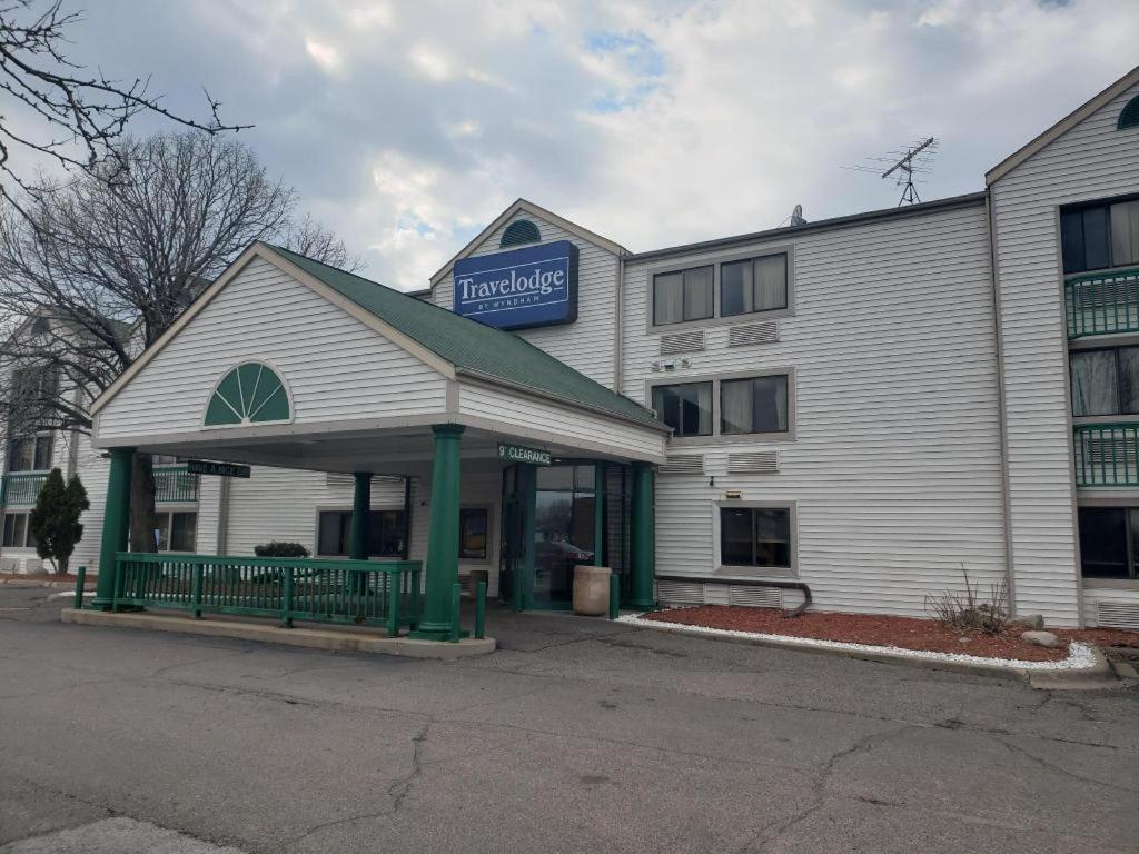 Travelodge By Wyndham Brooklyn Center Exterior photo